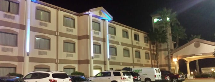 Holiday Inn Express & Suites is one of Posti che sono piaciuti a Randy.