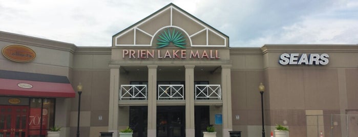 Prien Lake Mall is one of สถานที่ที่ Malcolm ถูกใจ.