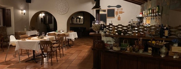 Cova da Velha is one of Restaurante.
