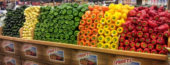 Sprouts Farmers Market is one of Lugares favoritos de Alfa.