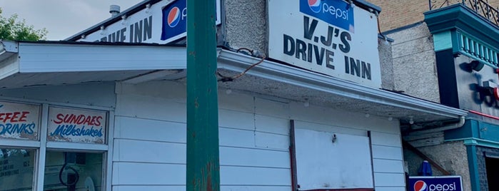V.J.'s Drive Inn is one of Lugares favoritos de Bail.