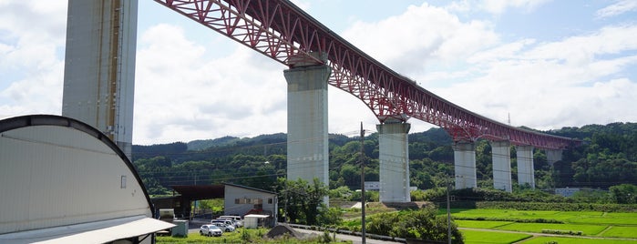片品川橋 is one of 土木学会田中賞受賞橋.