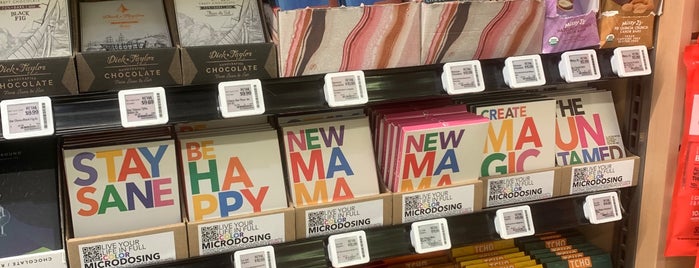 Erewhon Natural Foods Market is one of California 🇺🇸.