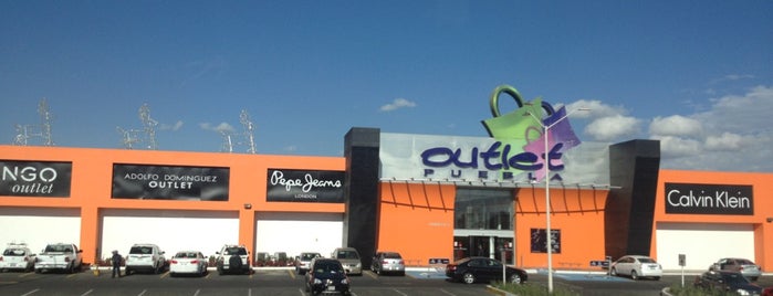 Outlet Puebla is one of สถานที่ที่ Sandy M. ถูกใจ.