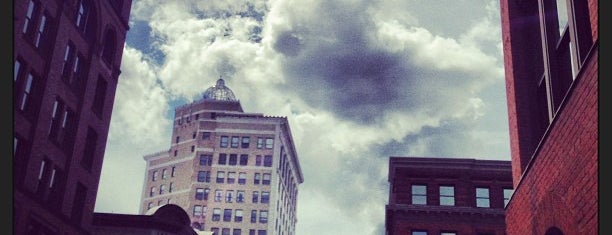 Downtown Grand Rapids is one of Posti che sono piaciuti a Josh.