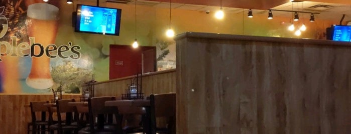 Applebee's Neighborhood Grill & Bar is one of Chetumal.