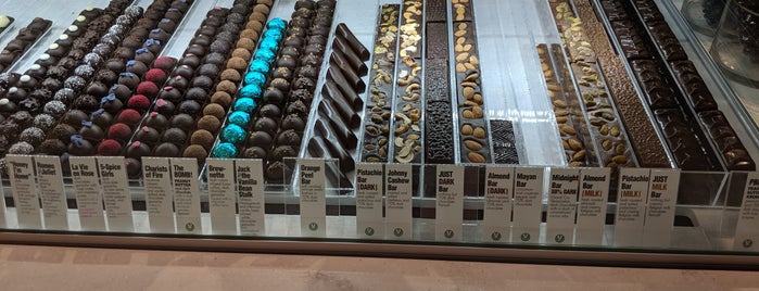Sciascia Confectioners is one of Lugares favoritos de Lizzie.