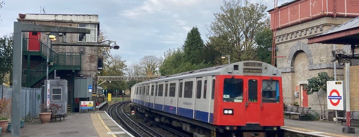 Rickmansworth Railway Station (RIC) is one of National Rail Stations.