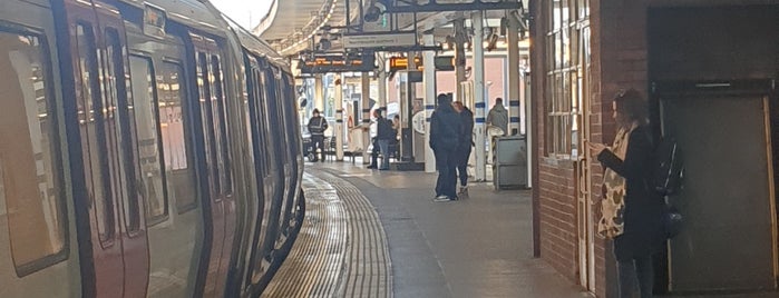 Finchley Road London Underground Station is one of Underground Overground.