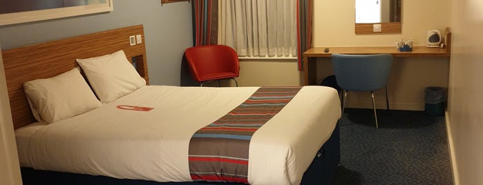 Travelodge is one of Jonさんのお気に入りスポット.