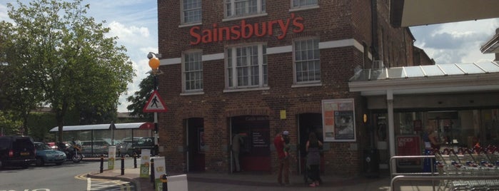 Sainsbury's is one of Lieux qui ont plu à Valentina.