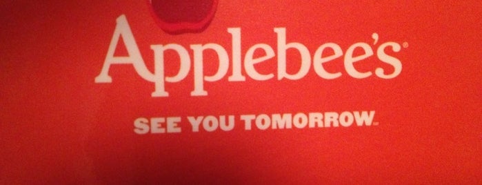 Applebee's Grill + Bar is one of Larisaさんのお気に入りスポット.