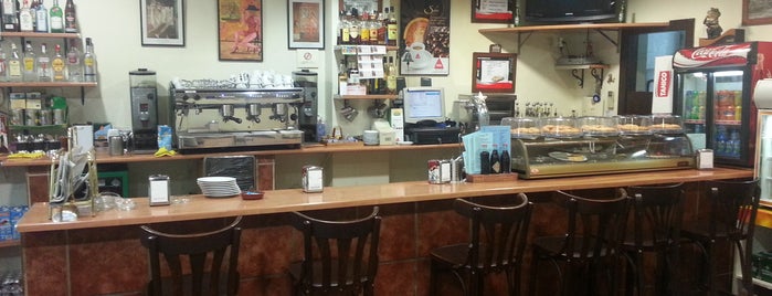 Cafe Helado Y Caliente is one of Restaurantes Pendientes.