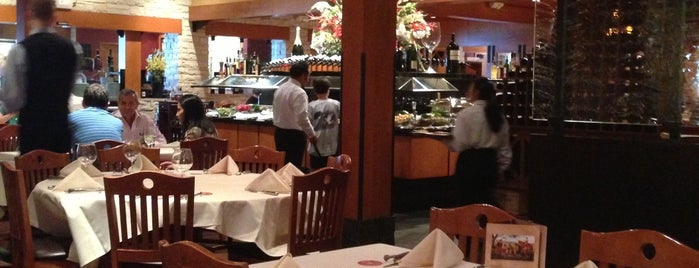 Fogo de Chao Brazilian Steakhouse is one of Andres'in Beğendiği Mekanlar.
