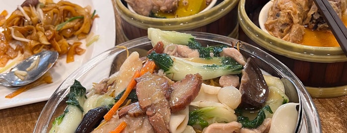 Shai Lai Seafood Restaurant is one of 🏡Nestled in Neighborhood🏡.