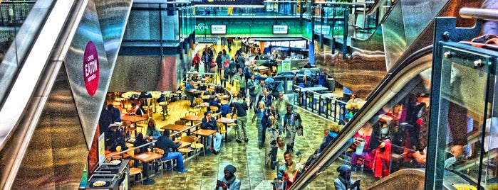 Place Montréal Trust - Food Court is one of Stéphanさんのお気に入りスポット.