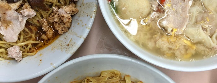 Ding Ji Mushroom Minced Meat Noodles is one of Orte, die C gefallen.