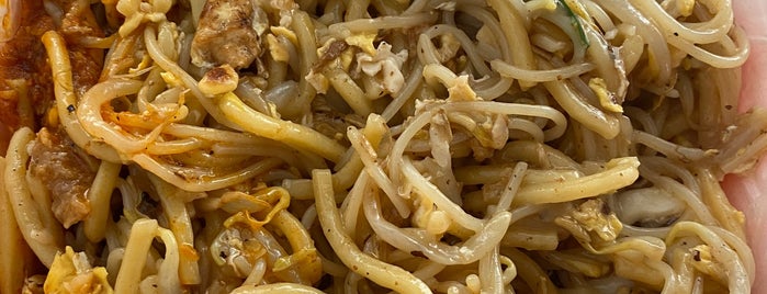 Yang Zhou Famous Fujian Noodles 洋洲福建苏东虾面 is one of Singapore Food 2.