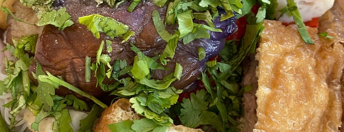 The Hakka Yong Tau Fu Stall is one of Suan Pin : понравившиеся места.