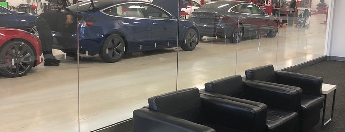 Tesla Service Center is one of Markさんのお気に入りスポット.