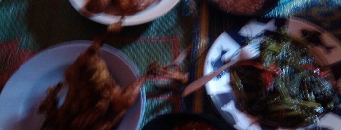 Ayam Goreng Pak Sholeh is one of Favorite Food.