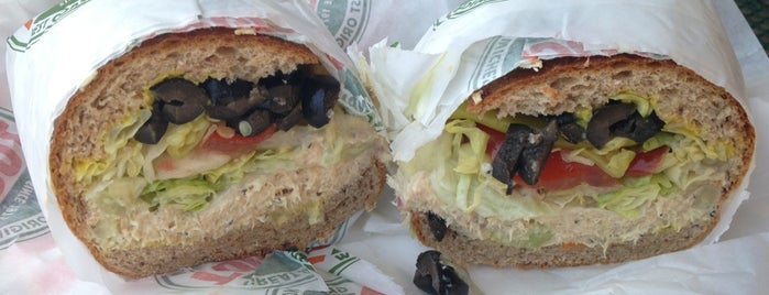 TOGO'S Sandwiches is one of Lugares favoritos de Gary.