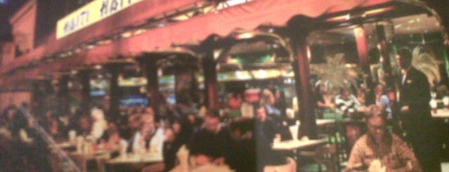Haiti - cafe bar ristorante is one of Bares Limeños Antiguos.