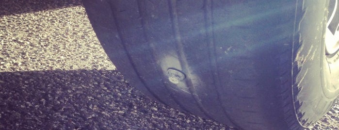 Ken's Delta Tire is one of Posti che sono piaciuti a Phillip.