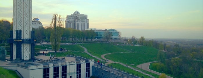 Автомобильная смотровая площадка is one of Kiev.