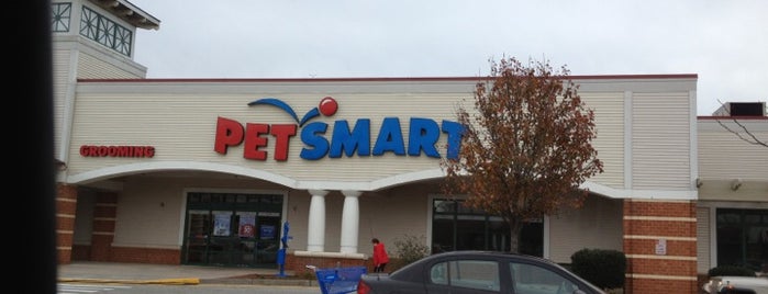 PetSmart is one of สถานที่ที่ Katie ถูกใจ.