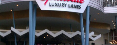 Splitsville Luxury Lanes is one of Tempat yang Disukai Lindsaye.