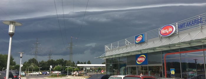 Stop.Shop. is one of Veszprém.