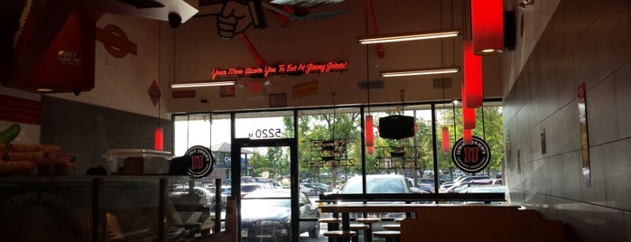 Jimmy John's is one of Tempat yang Disukai Andrea.