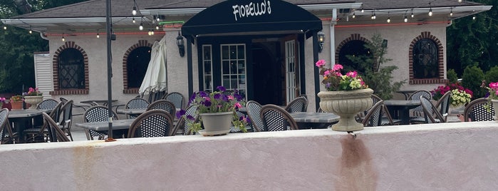 Fiorello's Cafe is one of Hidden Gems.