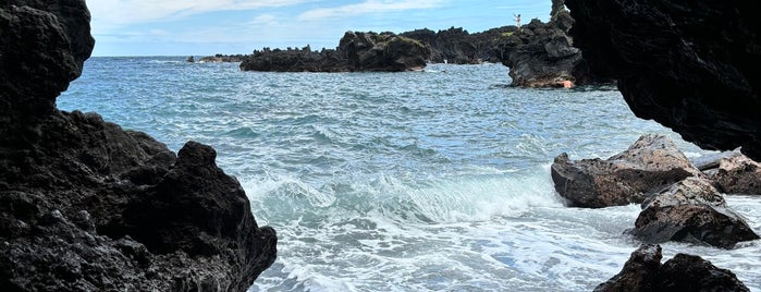 Wai’anapanapa State Park is one of Hana!!.