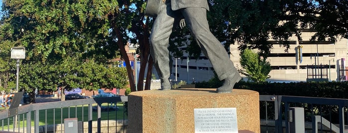 Statue of Elvis is one of Memphis.