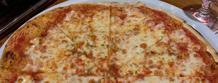 Chez Paolo Pizzeria is one of Emreさんのお気に入りスポット.