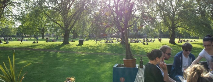 Pub on the Park is one of Bars/Pubs Al Fresco.