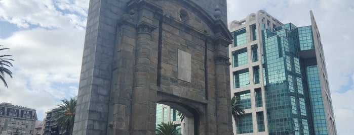 Puerta de la Ciudadela is one of Montevideo e Colonia.