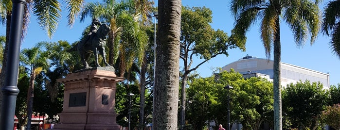 Plaza Libertad is one of Lieux qui ont plu à Santi.