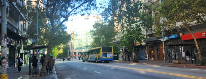 Avenida 18 de Julio is one of Montevidéu, Uruguai.