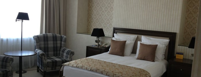 Спасская / Best Western Plus Spasskaya Hotel is one of สถานที่ที่ Anton ถูกใจ.