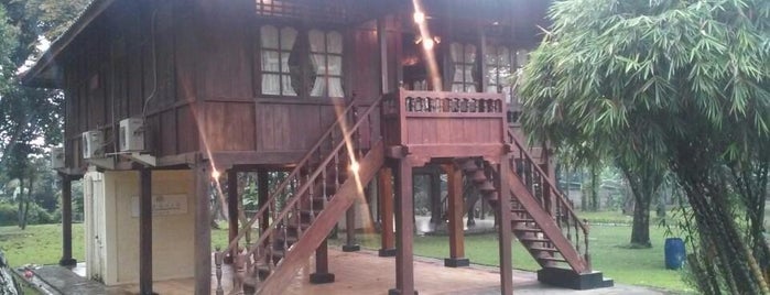 Kinasih Resort Depok is one of Sieさんの保存済みスポット.