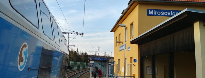 Železniční zastávka Mirošovice u Prahy is one of Železniční trať 221 Praha - Benešov.
