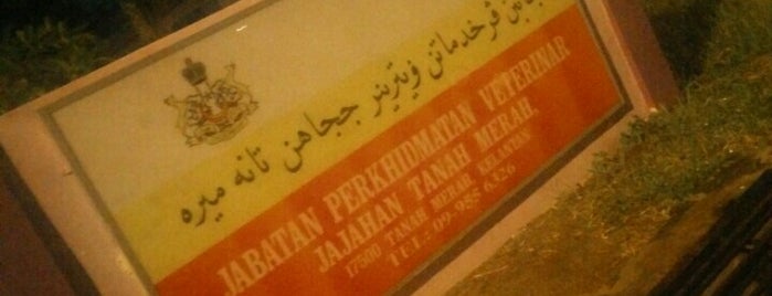 Pejabat Tanah Dan Jajahan Tanah Merah is one of @Tanah Merah, Kelantan.