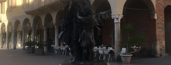 Piazza Stradivari is one of Sanem&ece cremona.