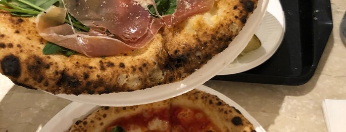 Solo Pizza Napoletana is one of สถานที่ที่บันทึกไว้ของ Eric.