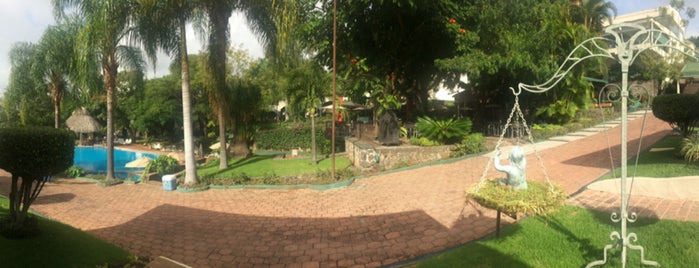 Villa del Conquistador Hotel Cuernavaca is one of Tempat yang Disukai Sarai.
