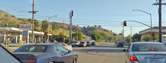 City of Calabasas is one of Paulaさんのお気に入りスポット.