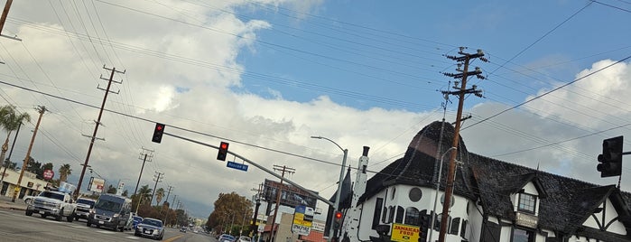 Reseda is one of Los Angeles districts and neighborhoods.